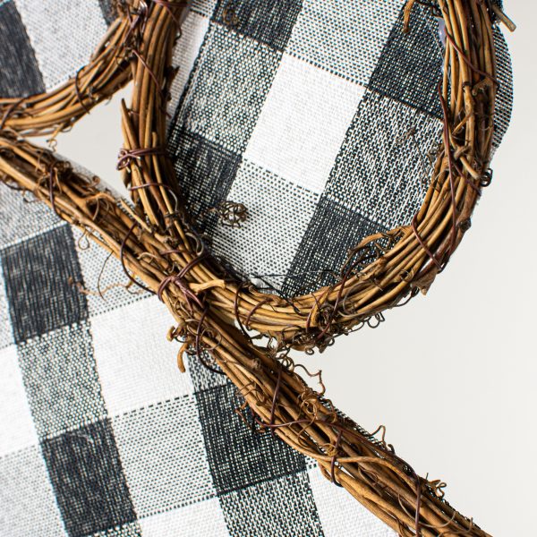 15  Grapevine Hanger: Black & White Check Paw Print Online Hot Sale