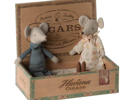 Grandma & Grandpa Mice in Cigarbox For Sale